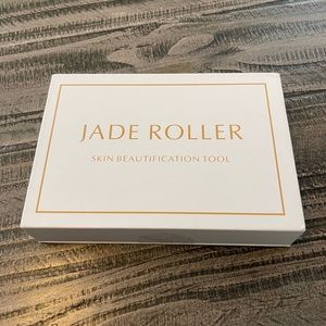 Jade skin roller